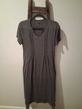 Pintuck Pleat Gray Midi Dress Size Small V-Neck Casual Preppy Past Knee Length